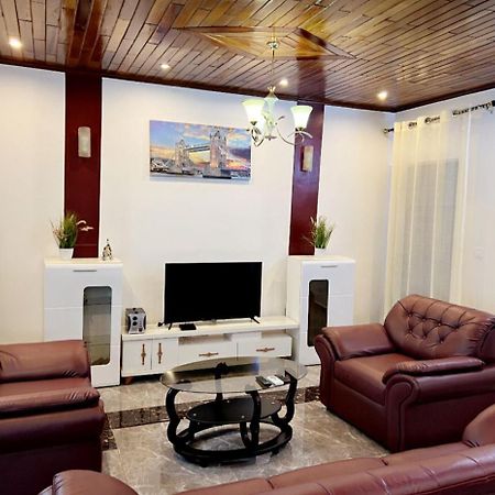 Studio Meuble Haut Standing Jouvence Yaoundé Buitenkant foto