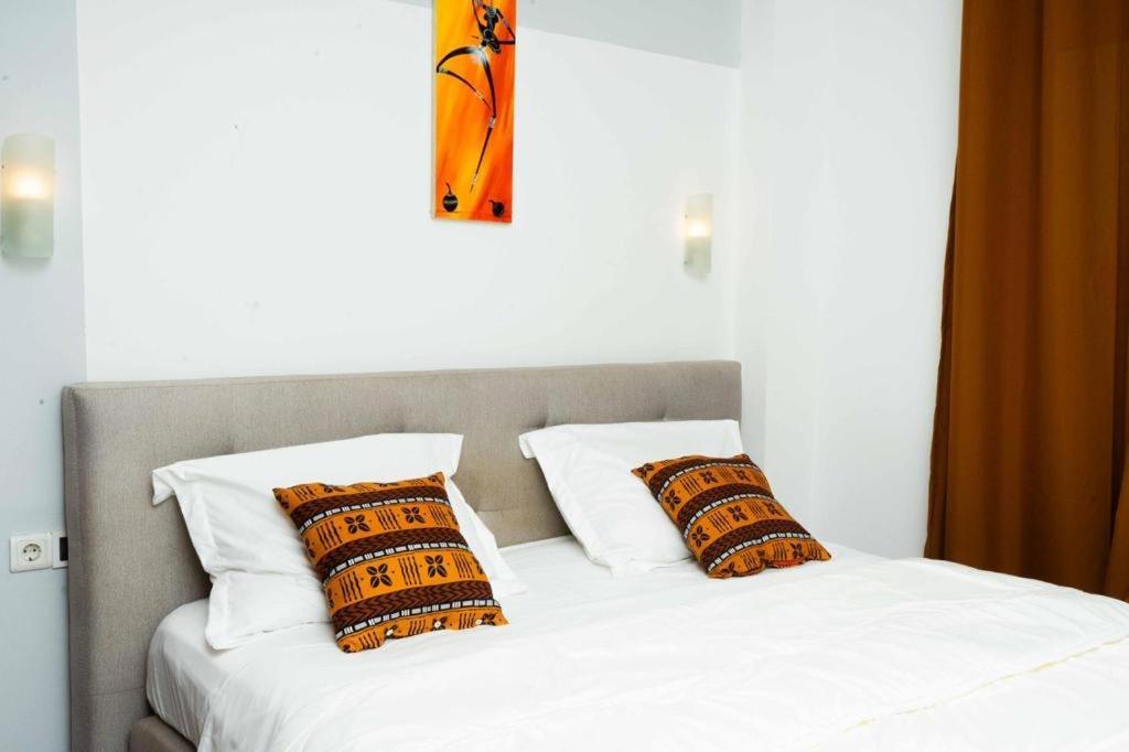 Studio Meuble Haut Standing Jouvence Yaoundé Buitenkant foto
