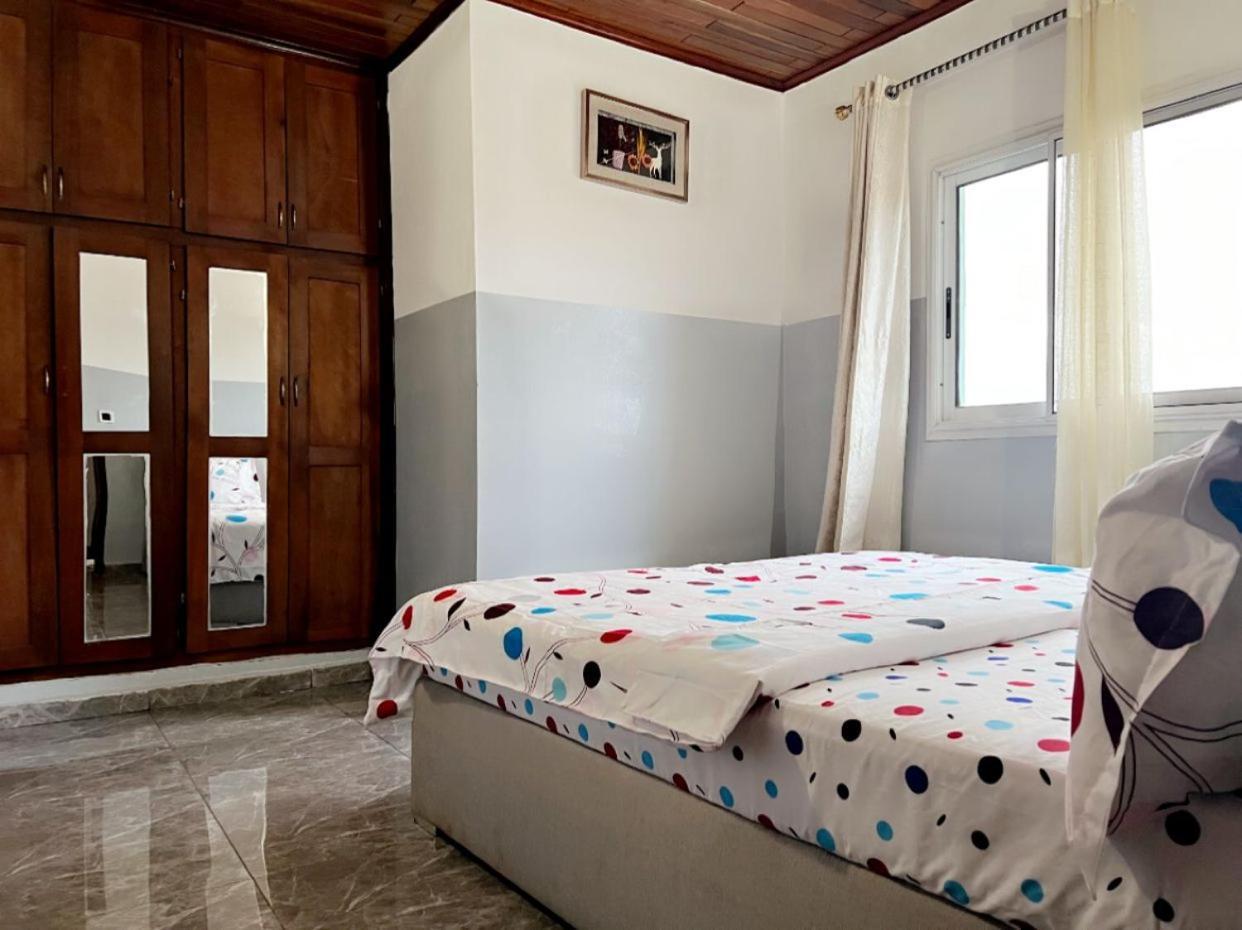 Studio Meuble Haut Standing Jouvence Yaoundé Buitenkant foto