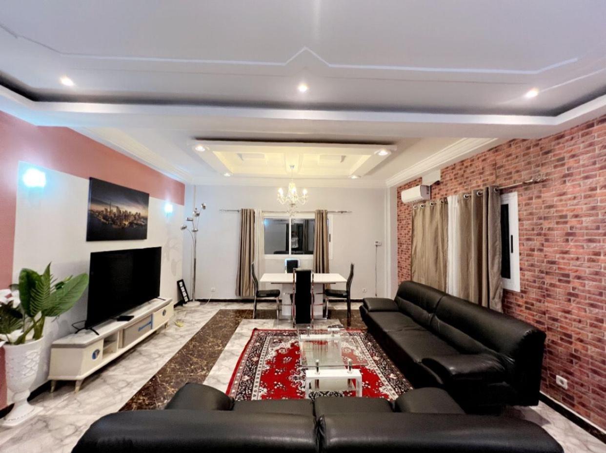 Studio Meuble Haut Standing Jouvence Yaoundé Buitenkant foto